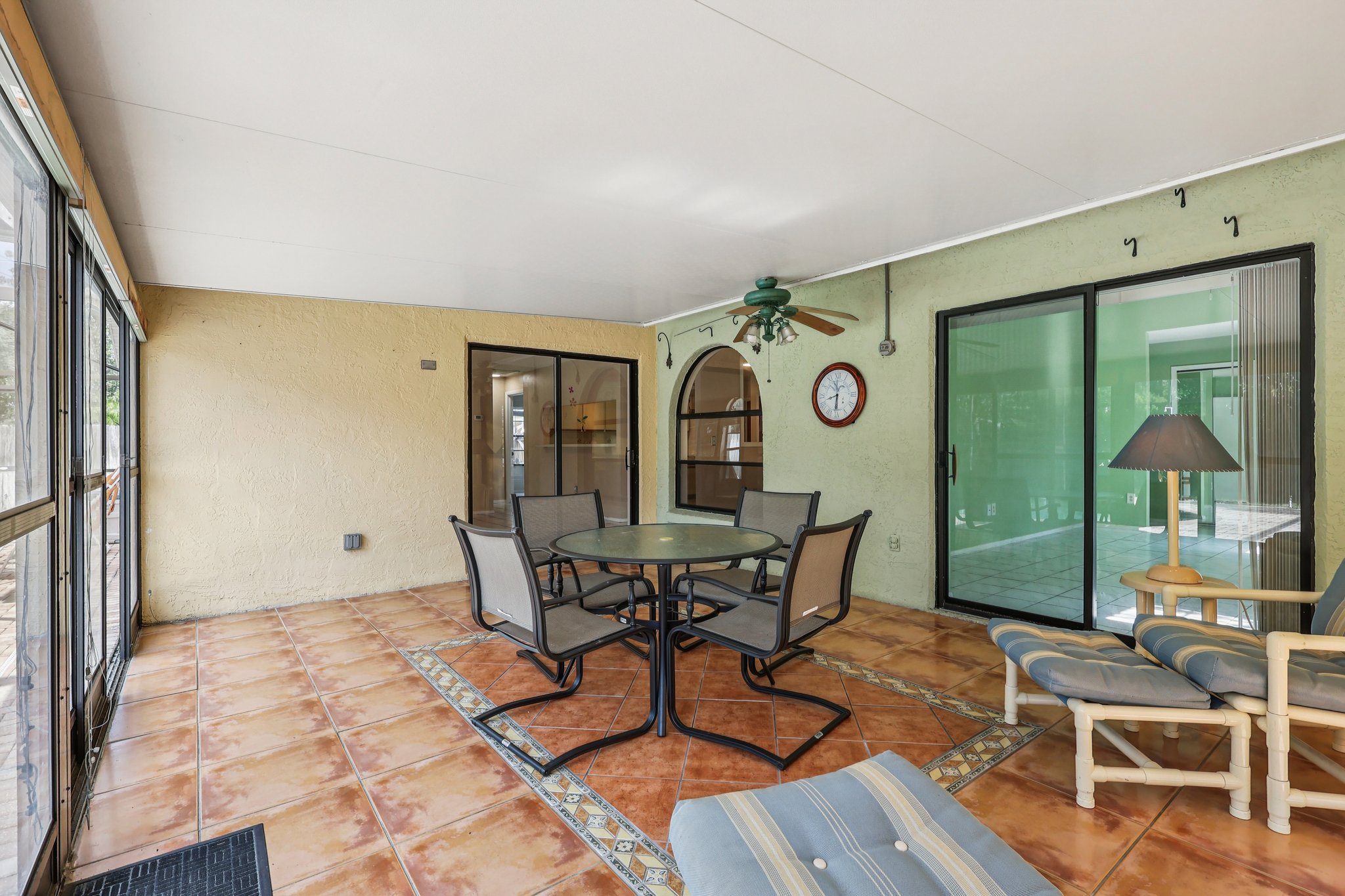 Chesham Dr-S1710-038.jpg