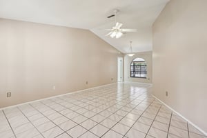 Chesham Dr-S1710-010.jpg