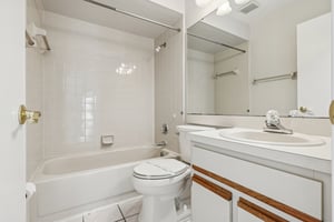 Chesham Dr-S1710-034.jpg