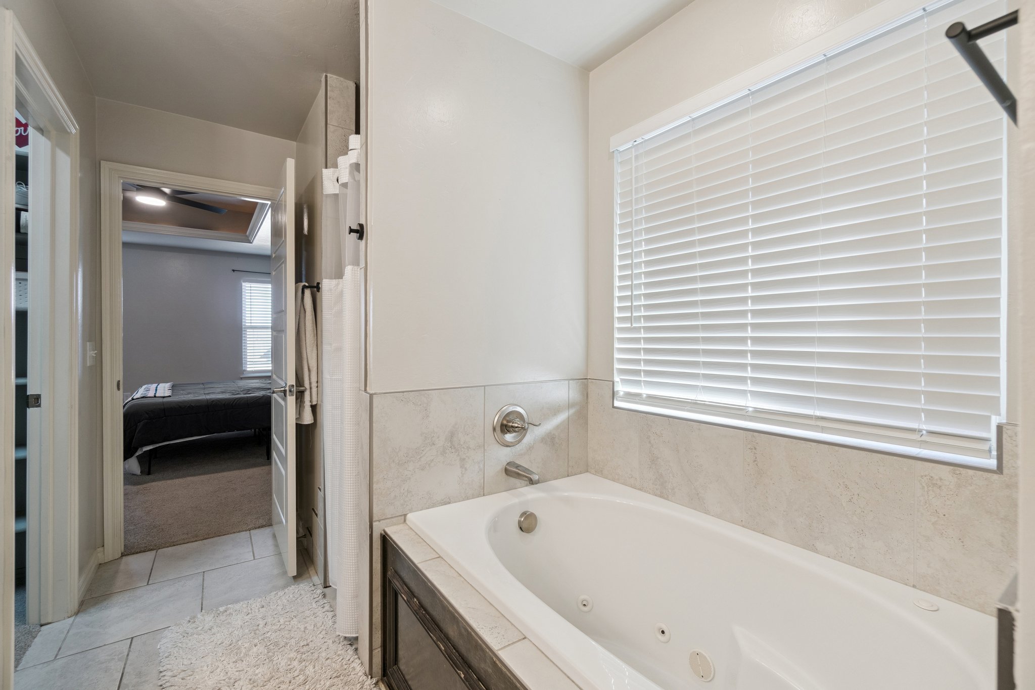 9913 NW 143rd St_034.jpg