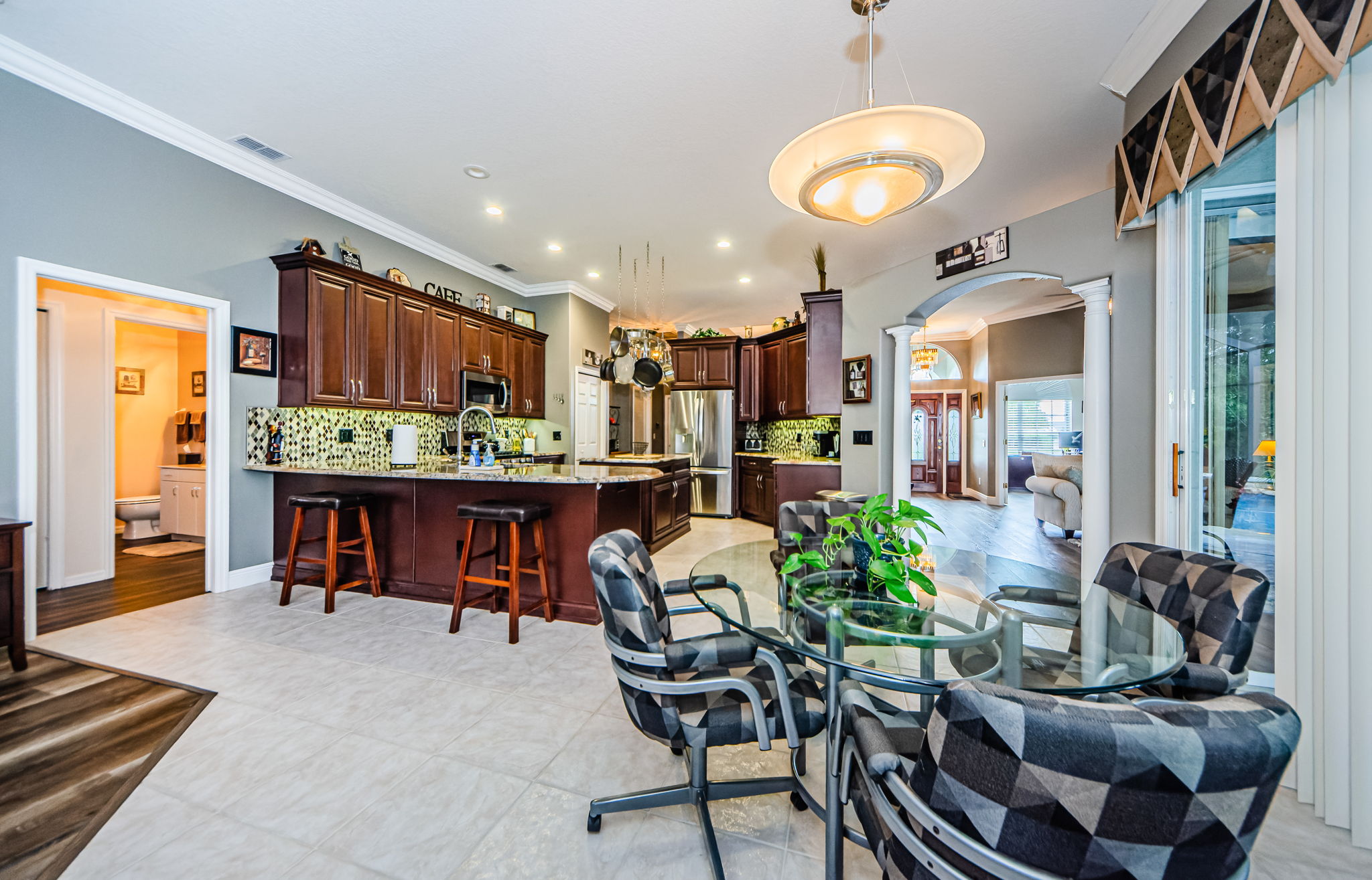 Kitchen Eat-In 2