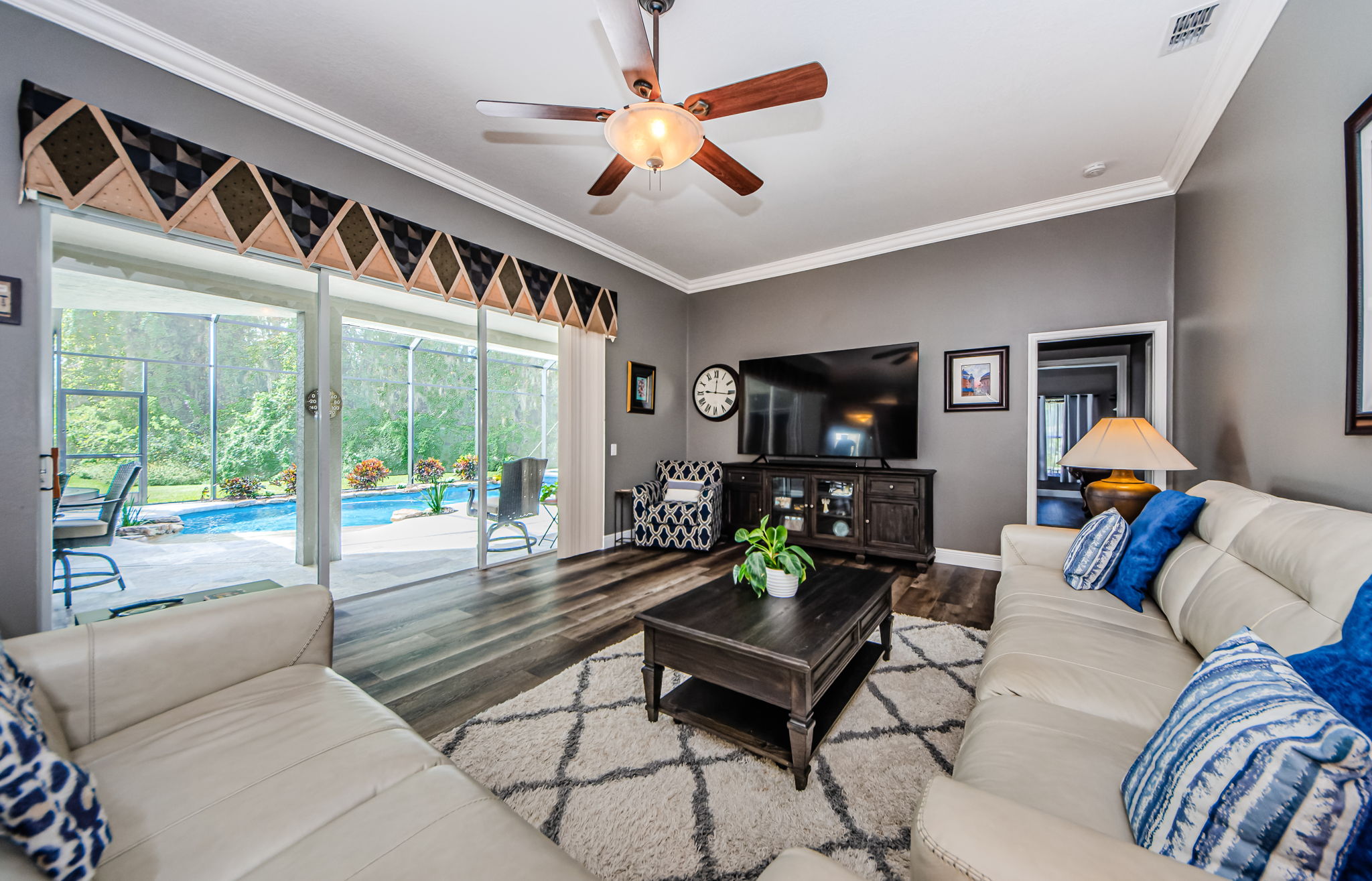 Family Room 2-2