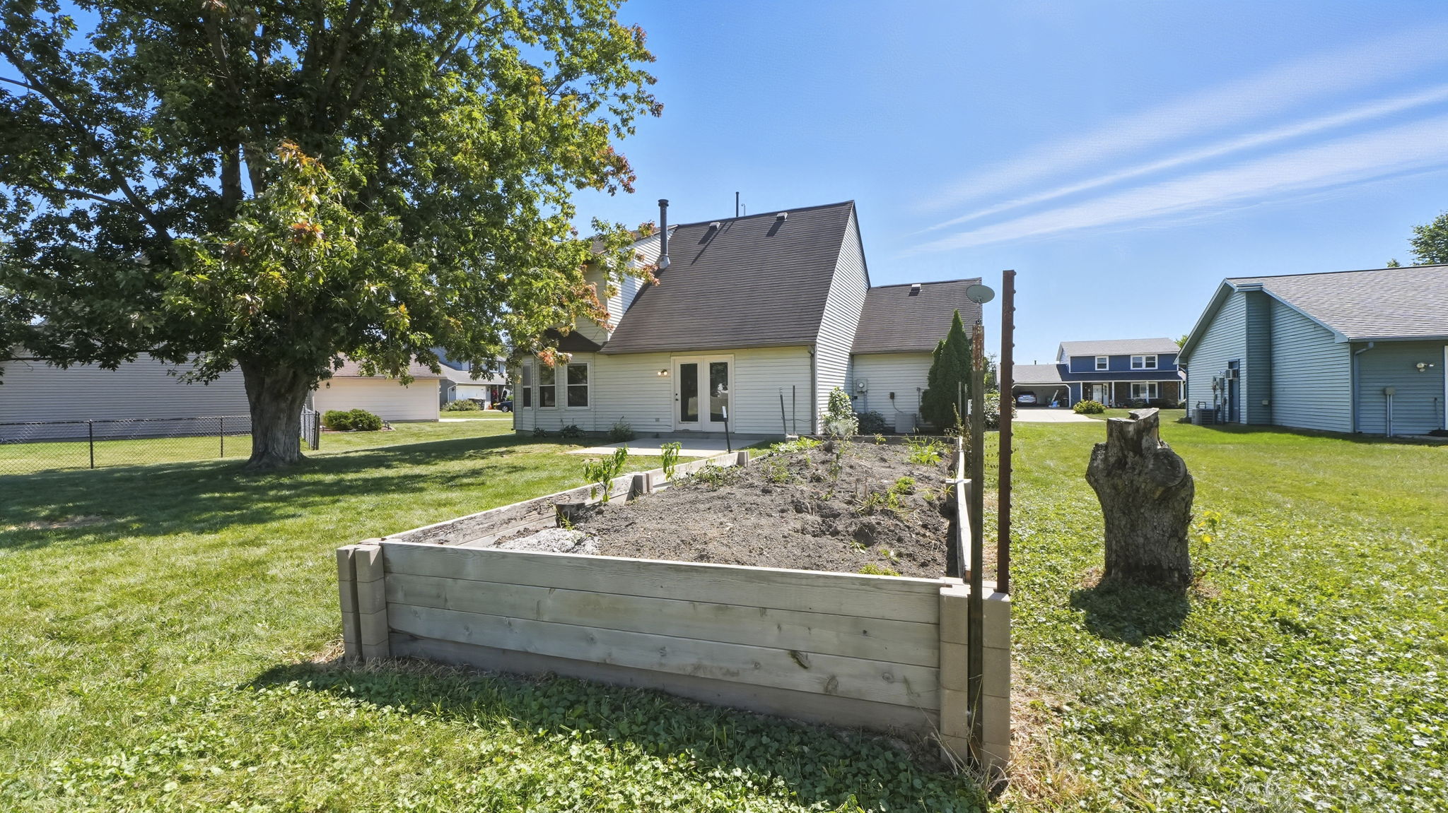  Photo 44