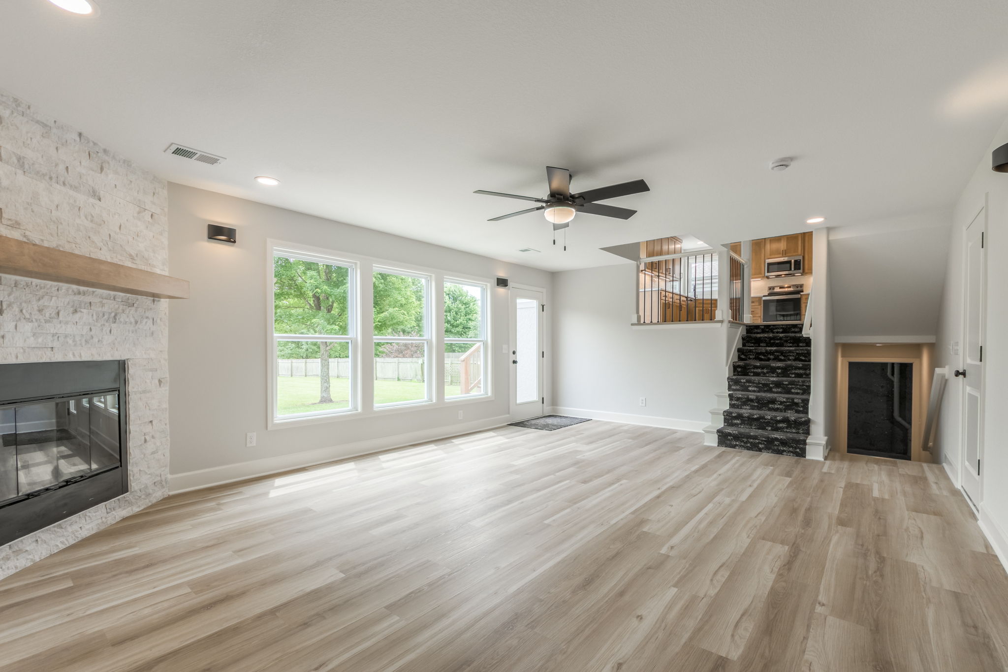 992 Sicklebar Dr-39