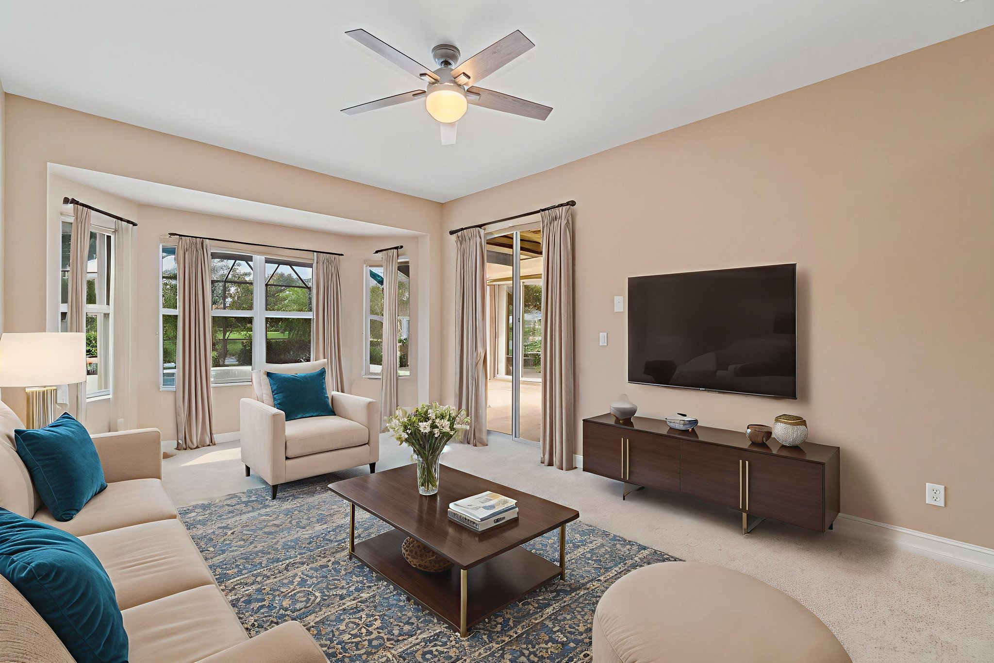 DSC07938 virtually staged.jpeg