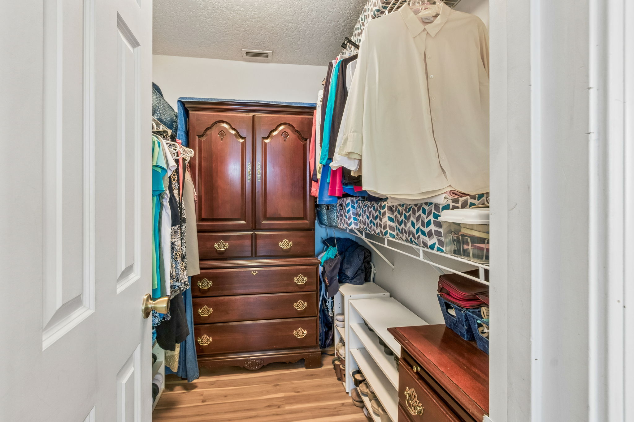 Walk-in Closet