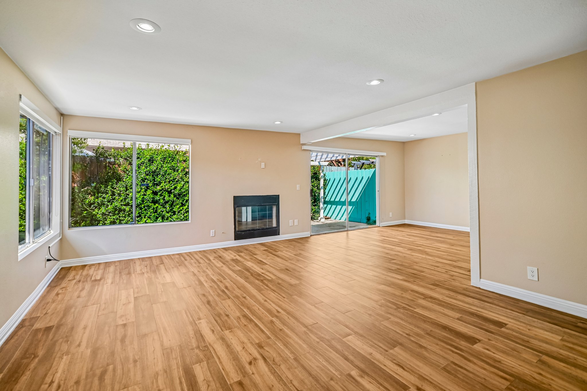 Owensmouth Ave 10-S3009-006.jpg
