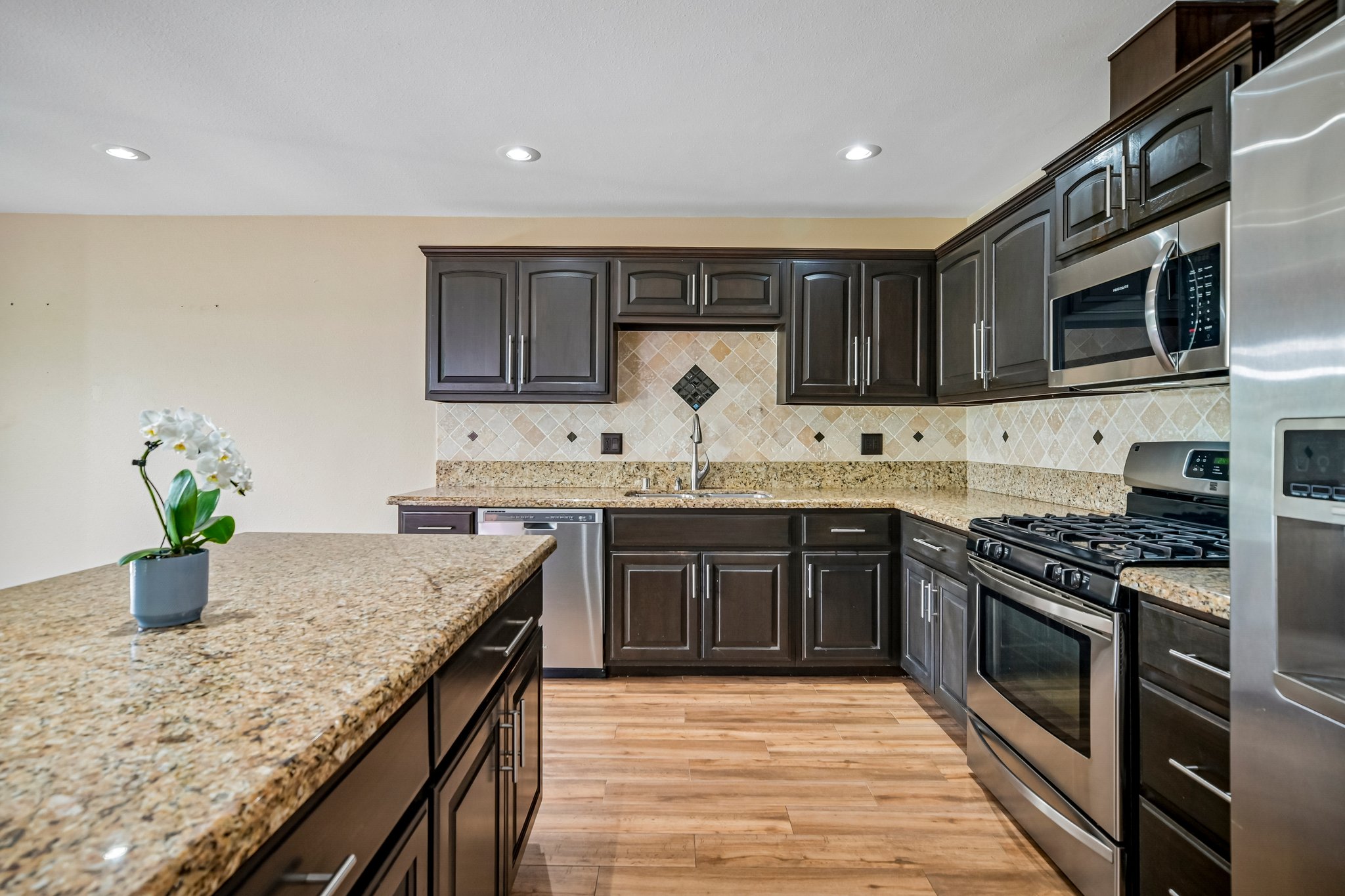 Owensmouth Ave 10-S3009-014.jpg