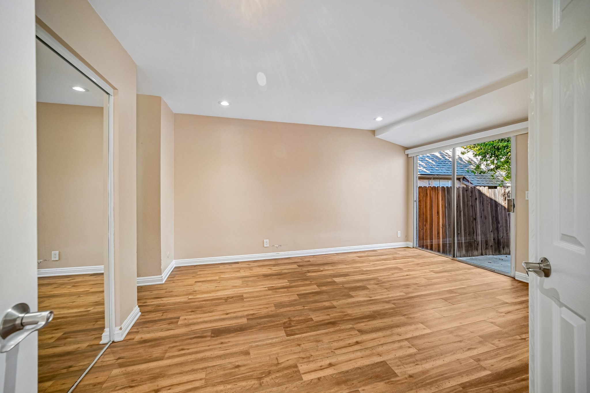 Owensmouth Ave 10-S3009-027.jpg