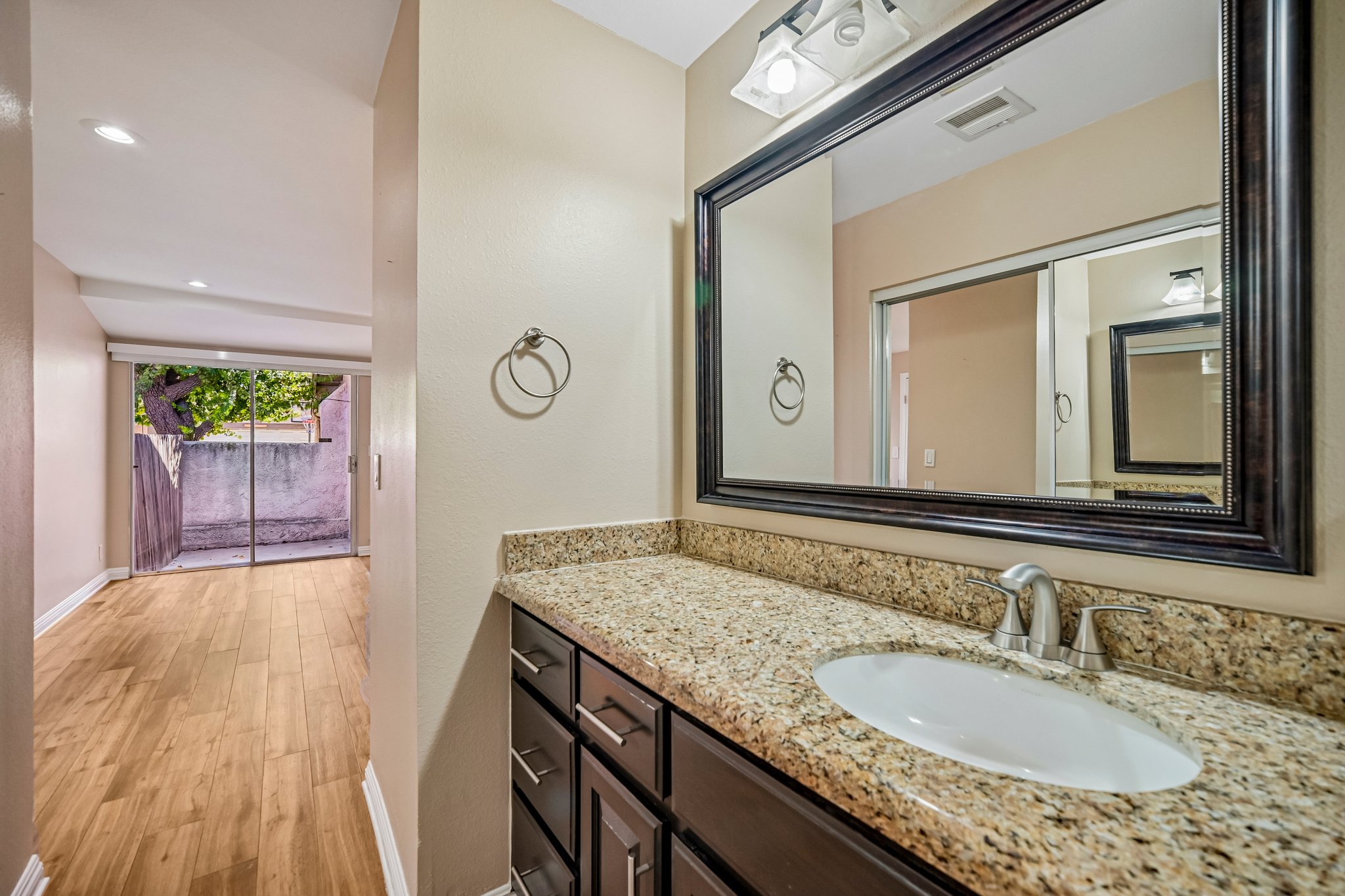 Owensmouth Ave 10-S3009-032.jpg
