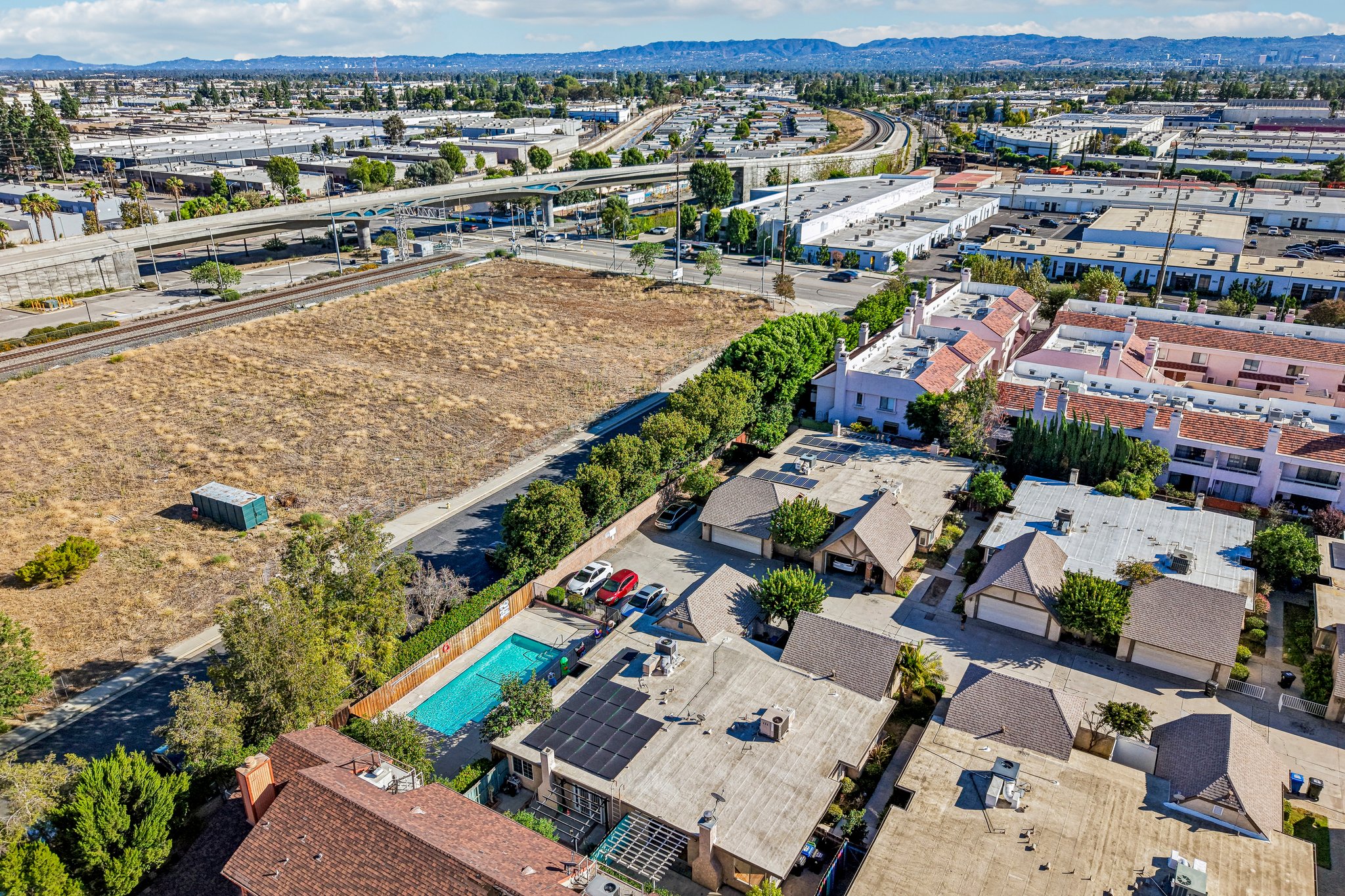 Owensmouth Ave 10-S3009-052.jpg