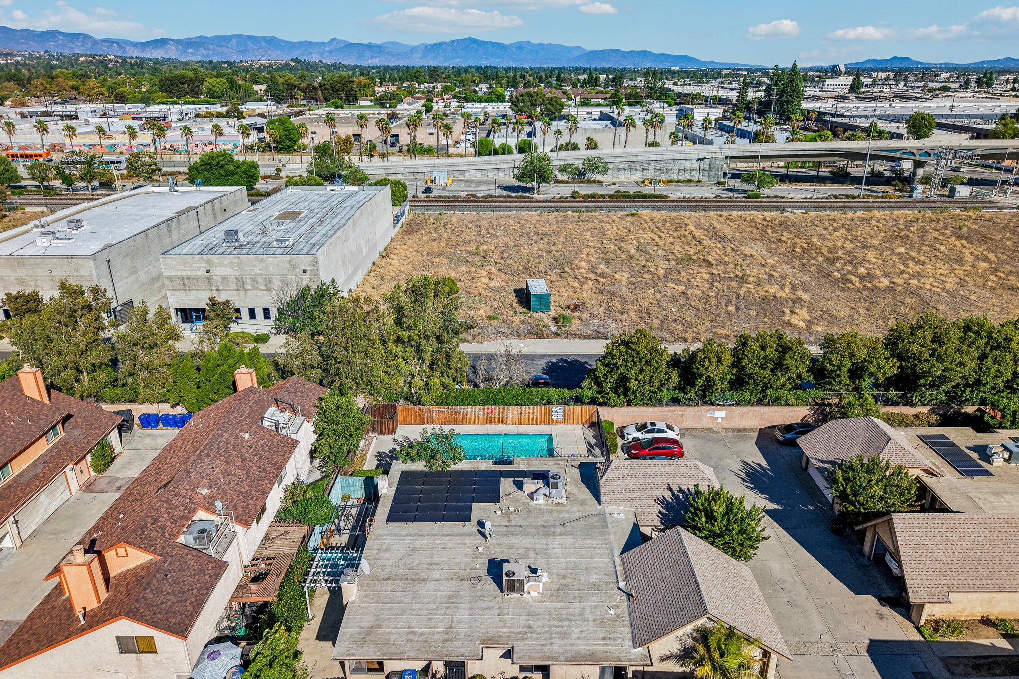 Owensmouth Ave 10-S3009-053.jpg