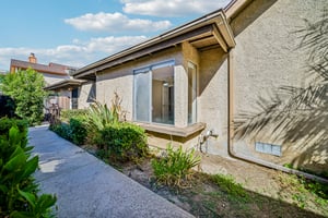 Owensmouth Ave 10-S3009-002.jpg