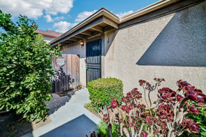 Owensmouth Ave 10-S3009-004.jpg