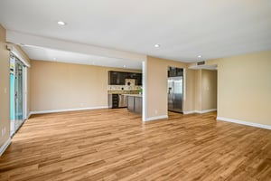 Owensmouth Ave 10-S3009-008.jpg