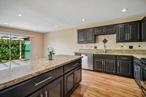 Owensmouth Ave 10-S3009-013.jpg