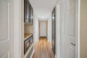 Owensmouth Ave 10-S3009-017.jpg