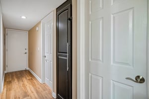 Owensmouth Ave 10-S3009-019.jpg