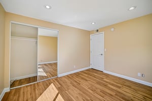Owensmouth Ave 10-S3009-026.jpg