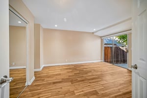 Owensmouth Ave 10-S3009-027.jpg