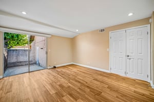 Owensmouth Ave 10-S3009-028.jpg
