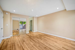 Owensmouth Ave 10-S3009-029.jpg