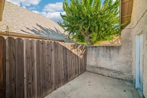 Owensmouth Ave 10-S3009-039.jpg