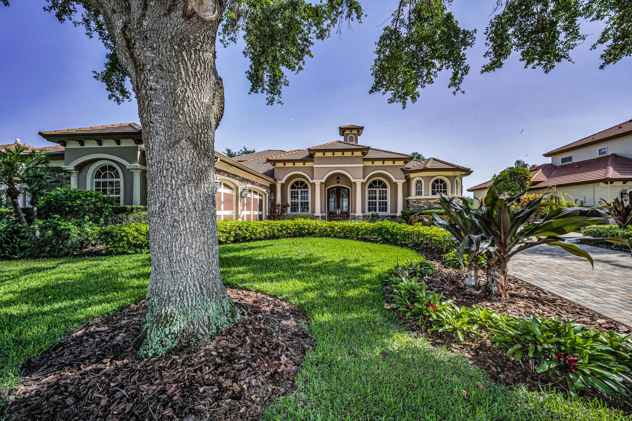 Front Exterior4