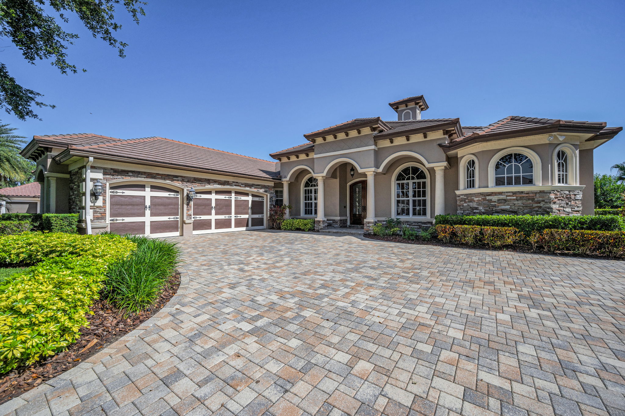 Front Exterior9