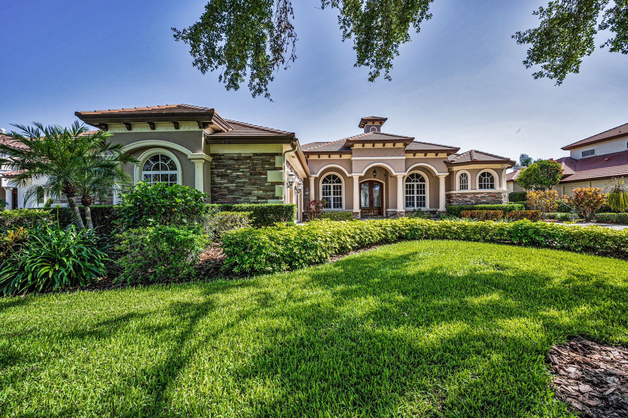 Front Exterior10