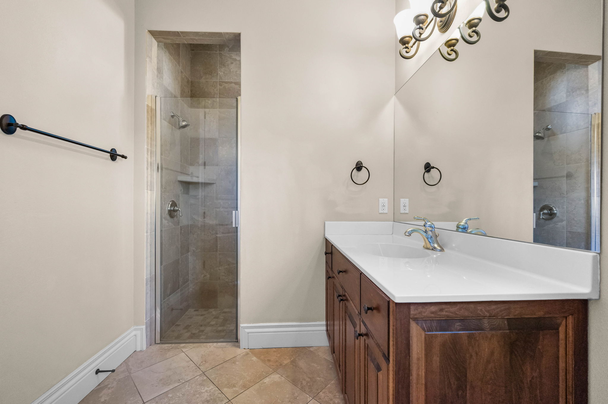 Guest Bathroom2