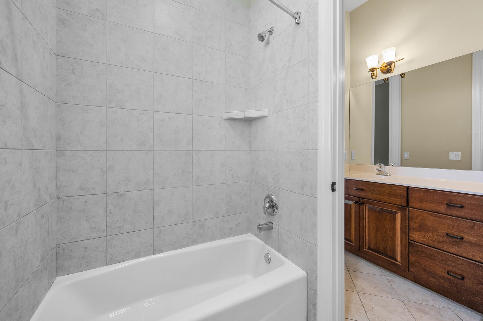 Jack n Jill Bathroom3b
