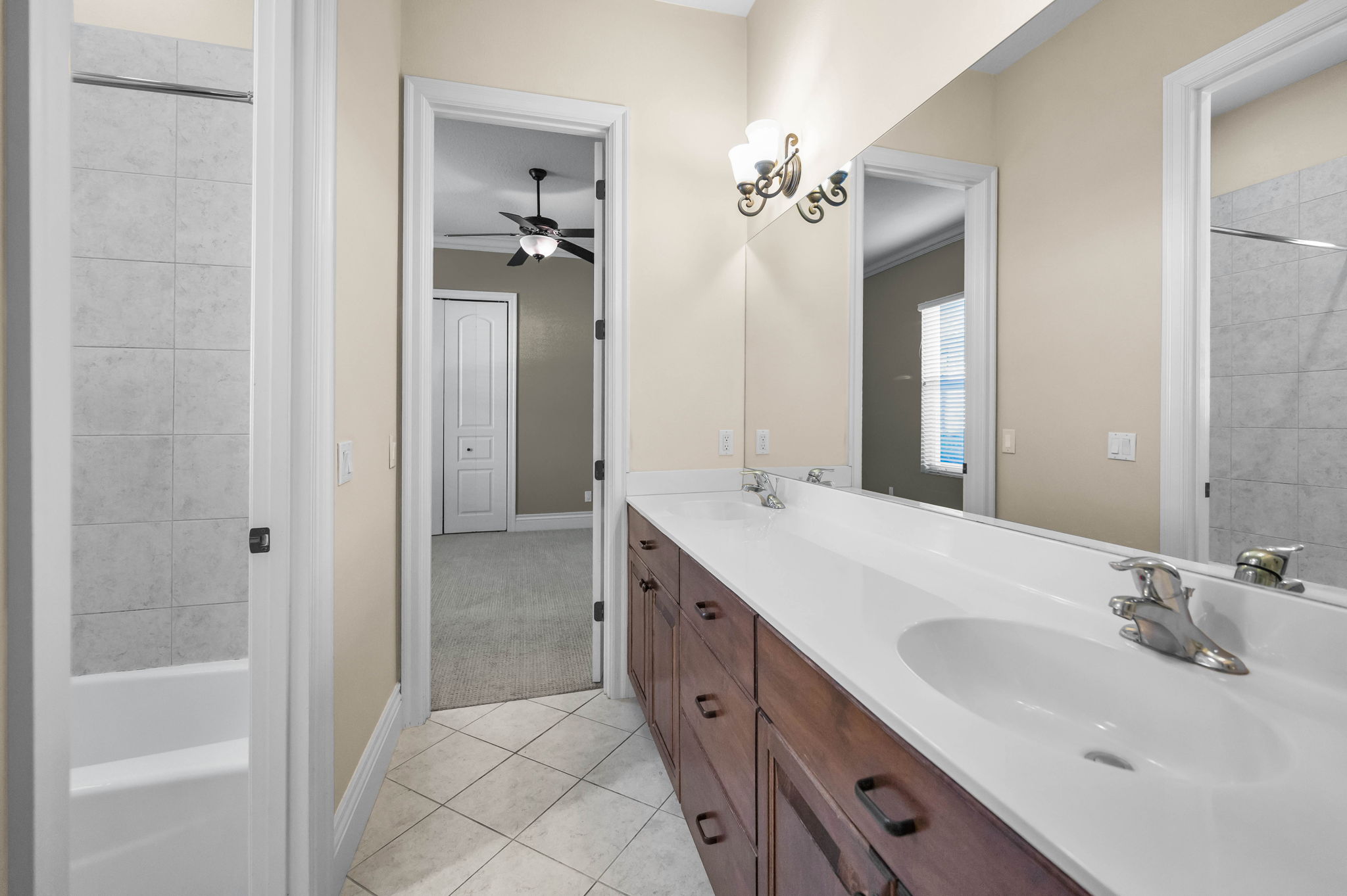 Jack n Jill Bathroom3c