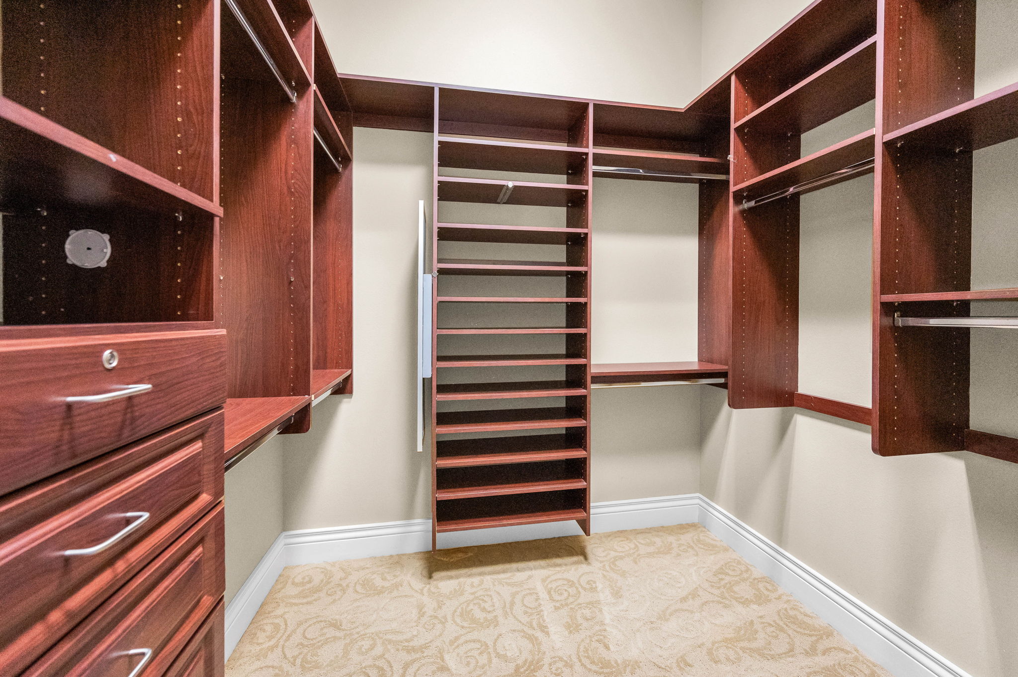 Master Bedroom Walk-in Closet2a