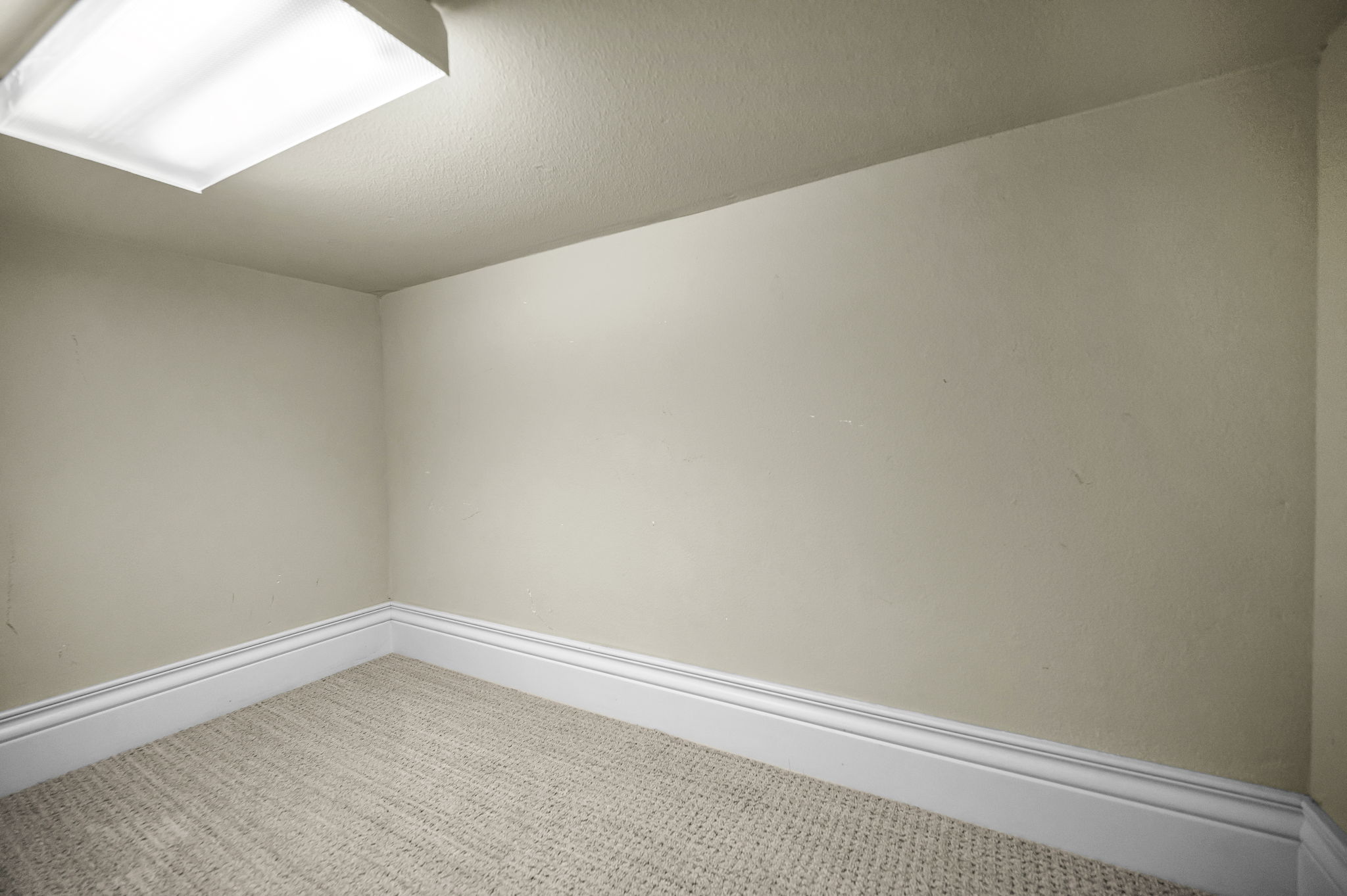 Guest Bedroom12 Closet1b