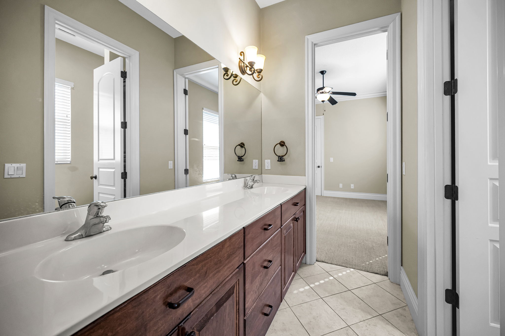 Jack n Jill Bathroom10a