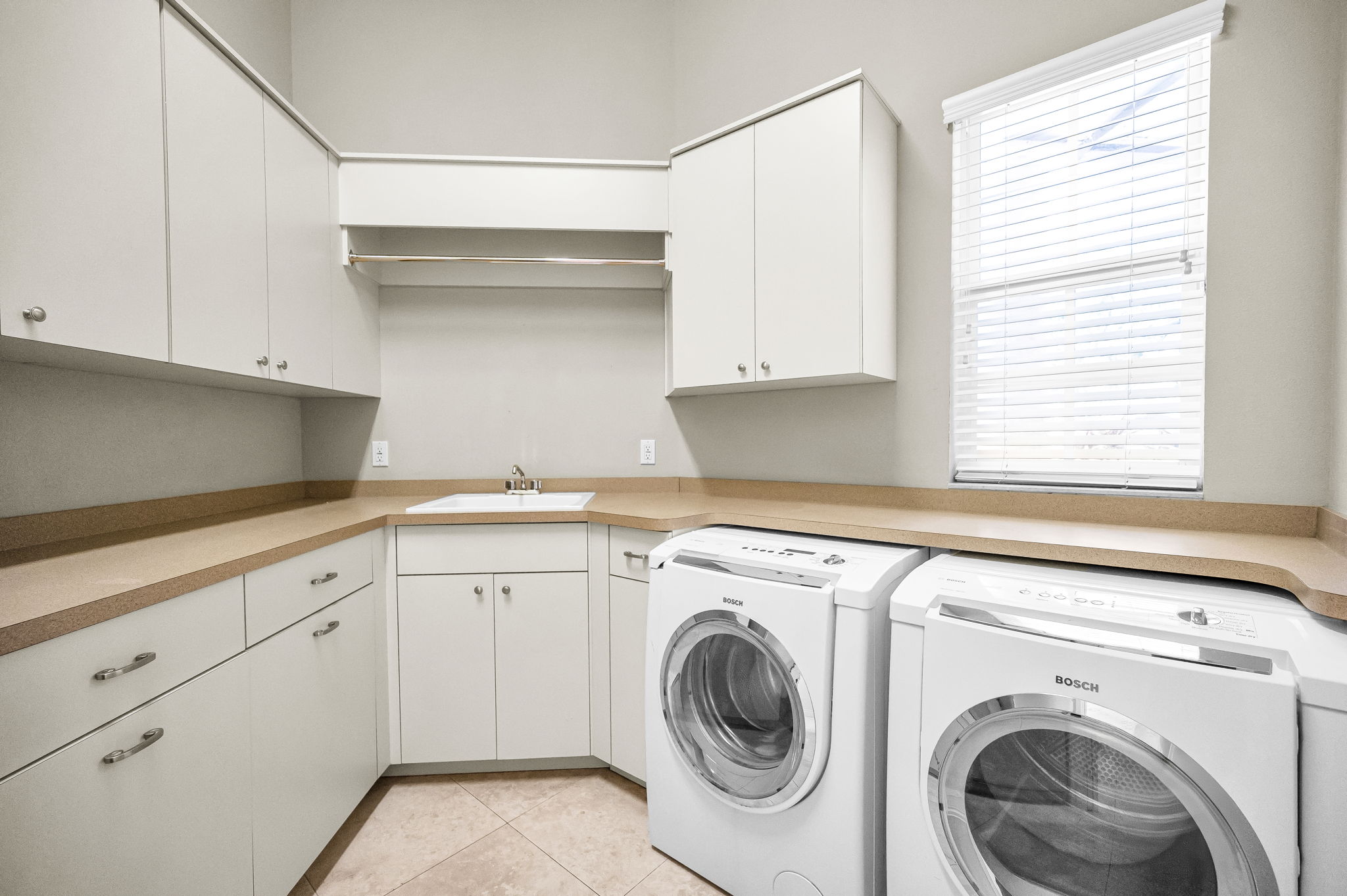 Laundry Room10a