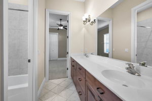 Jack n Jill Bathroom3c