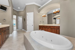 Master Bathroom1d