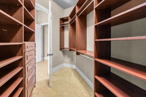 Master Bedroom Walk-in Closet1b