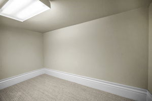 Guest Bedroom12 Closet1b