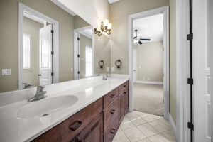 Jack n Jill Bathroom10a