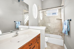 Upper Level Bonus Room Bathroom10