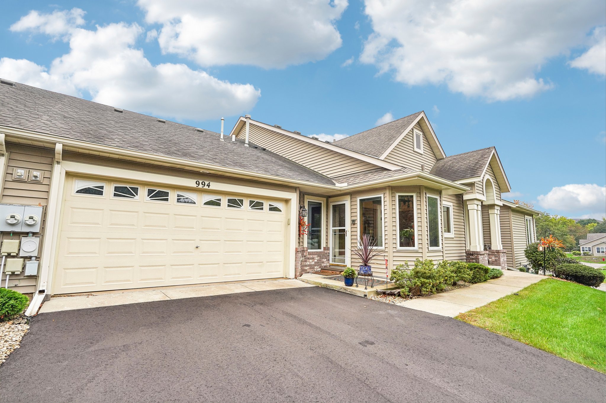 Stratford Ln W-S2909-002.jpg