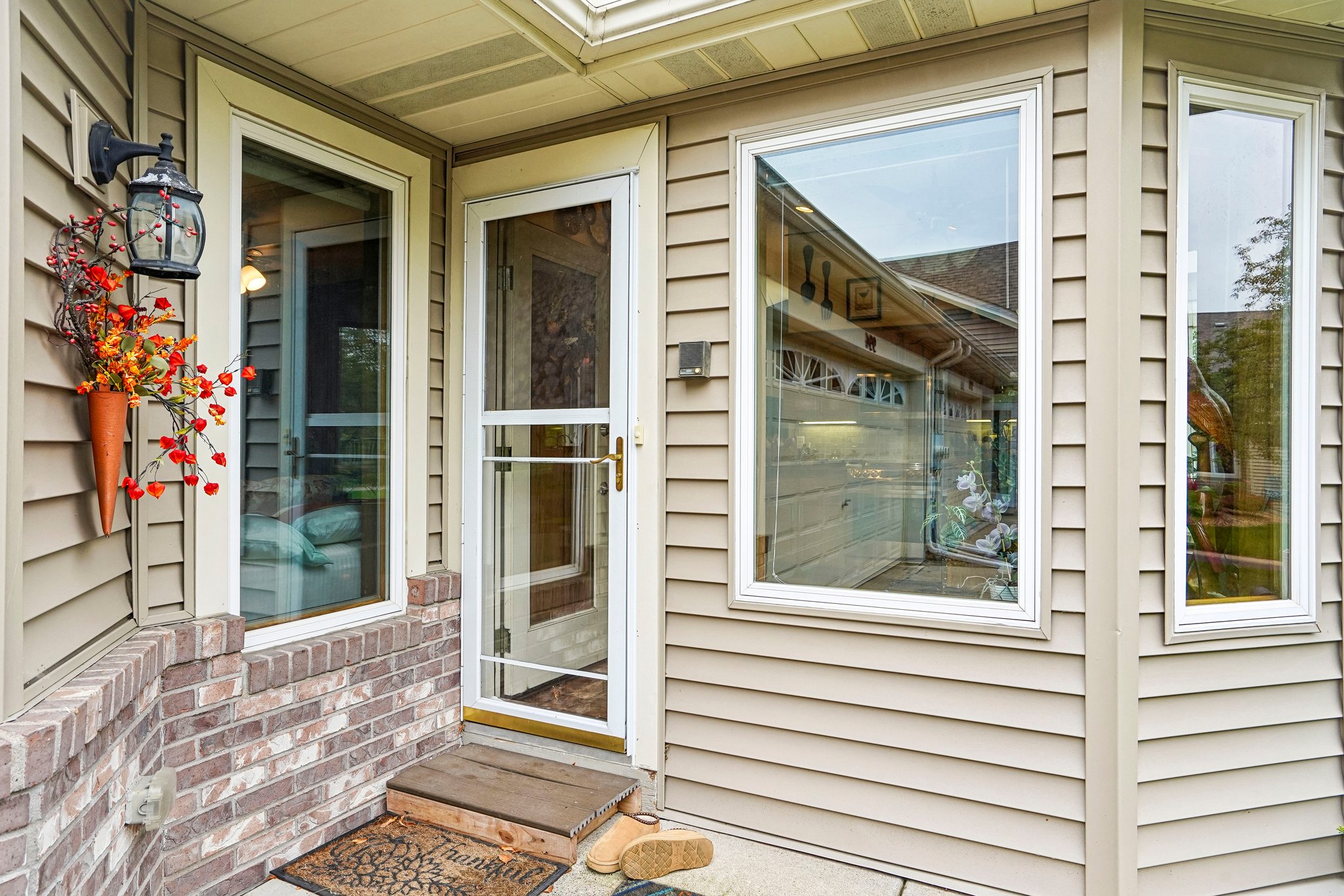 Stratford Ln W-S2909-004.jpg