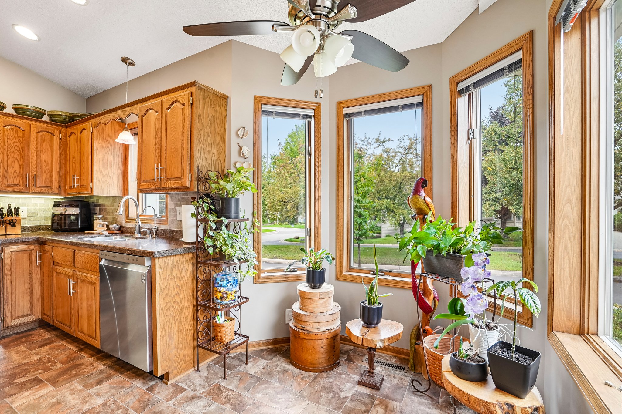 Stratford Ln W-S2909-020.jpg