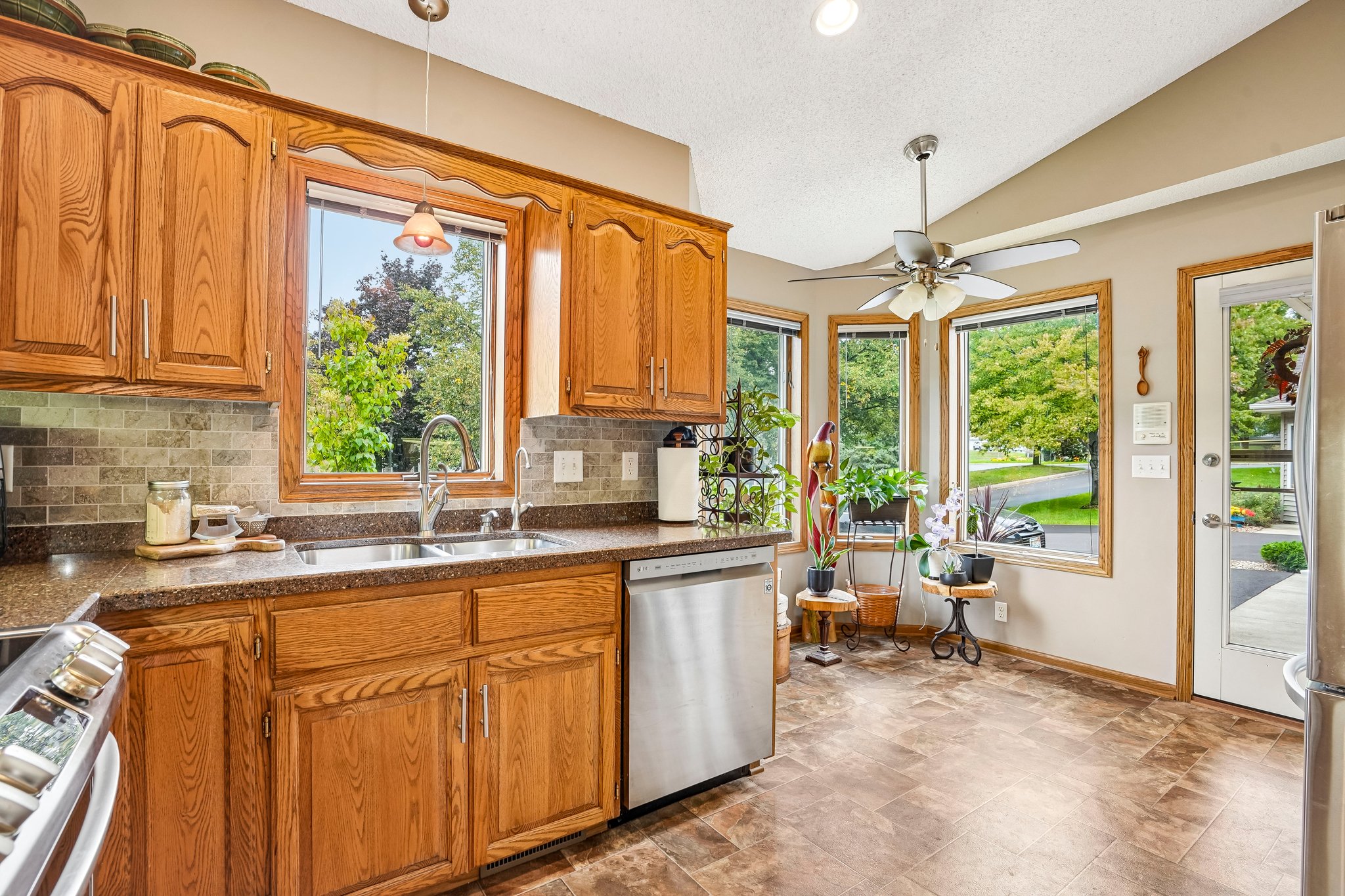 Stratford Ln W-S2909-023.jpg