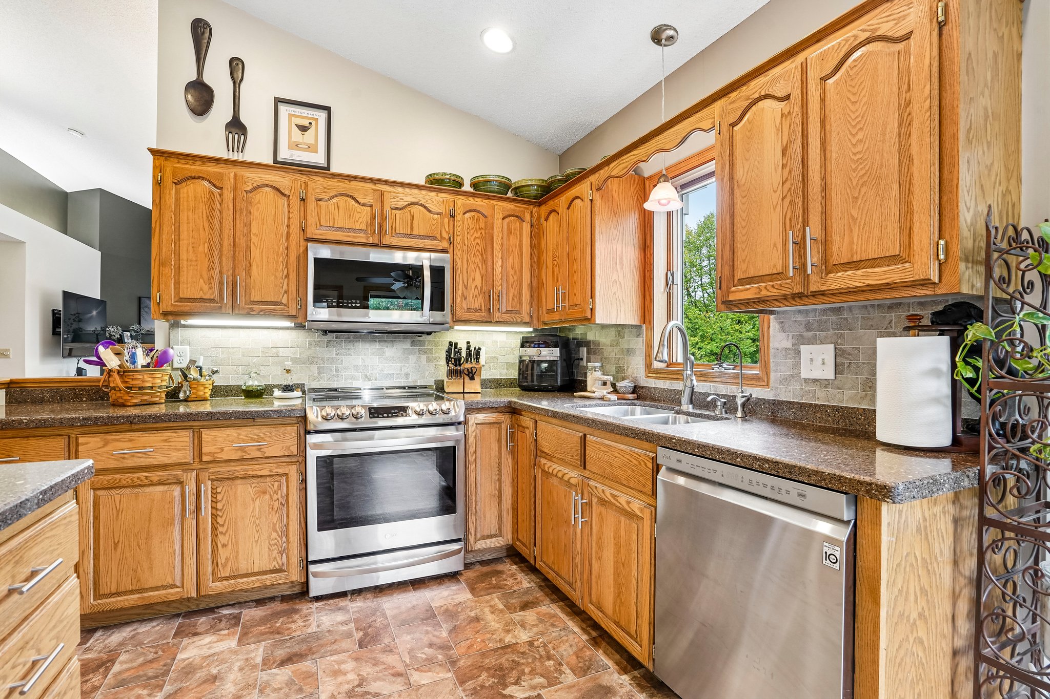 Stratford Ln W-S2909-024.jpg