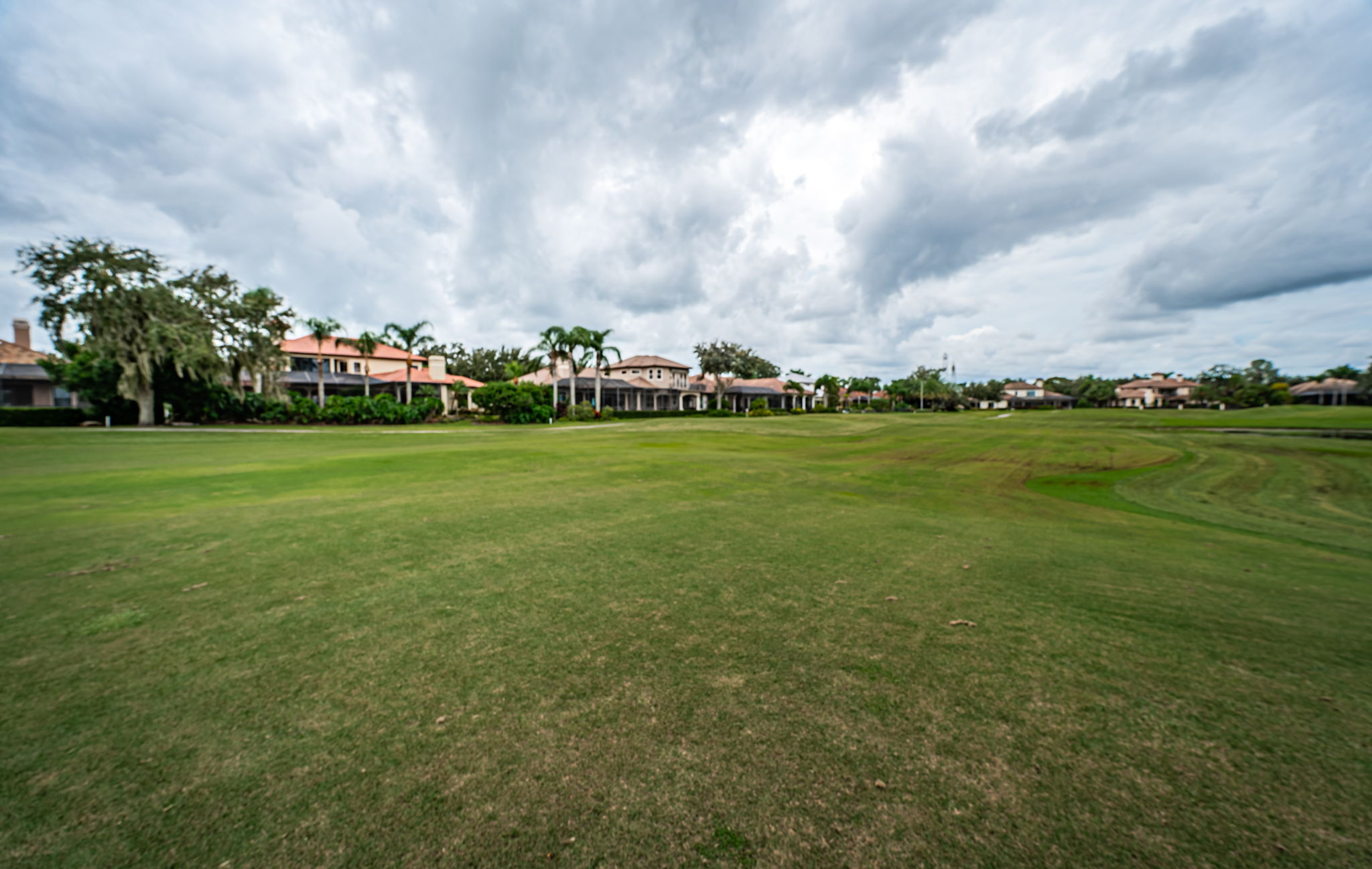 Golf Course5 and Rear Exterior