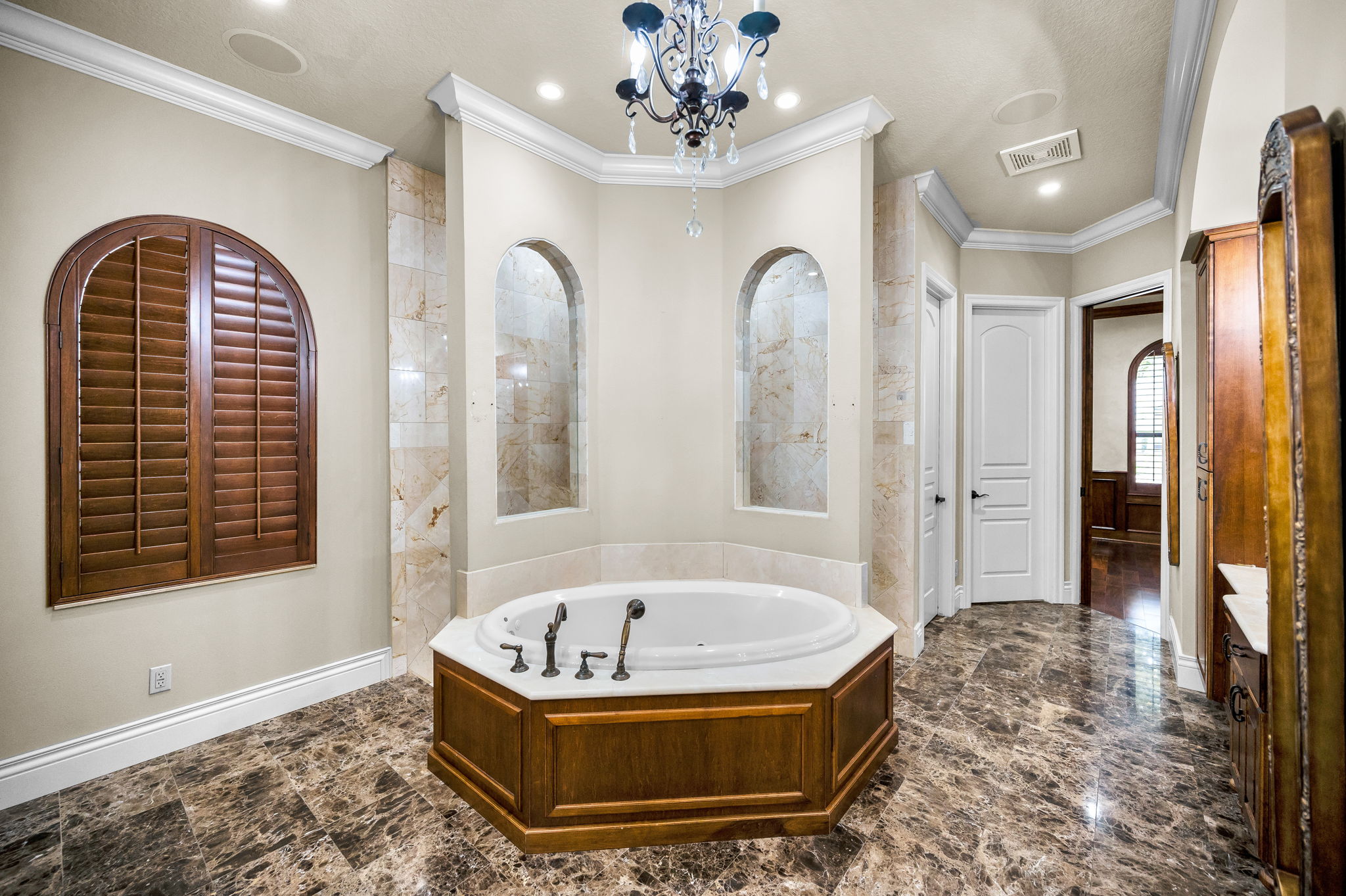 Primary Bathroom1f